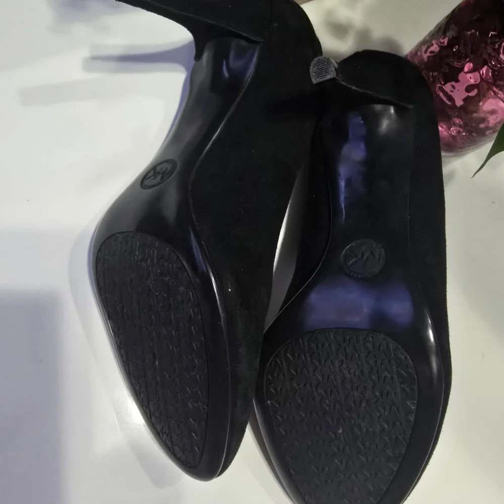 Michael Kors Women's Black Heels - Picture 3 of 10